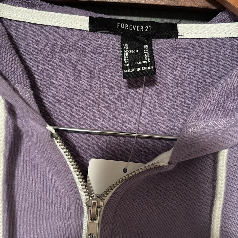 Forever 21 Lavender Cropped Hoodie NWT - Picture 2 of 3